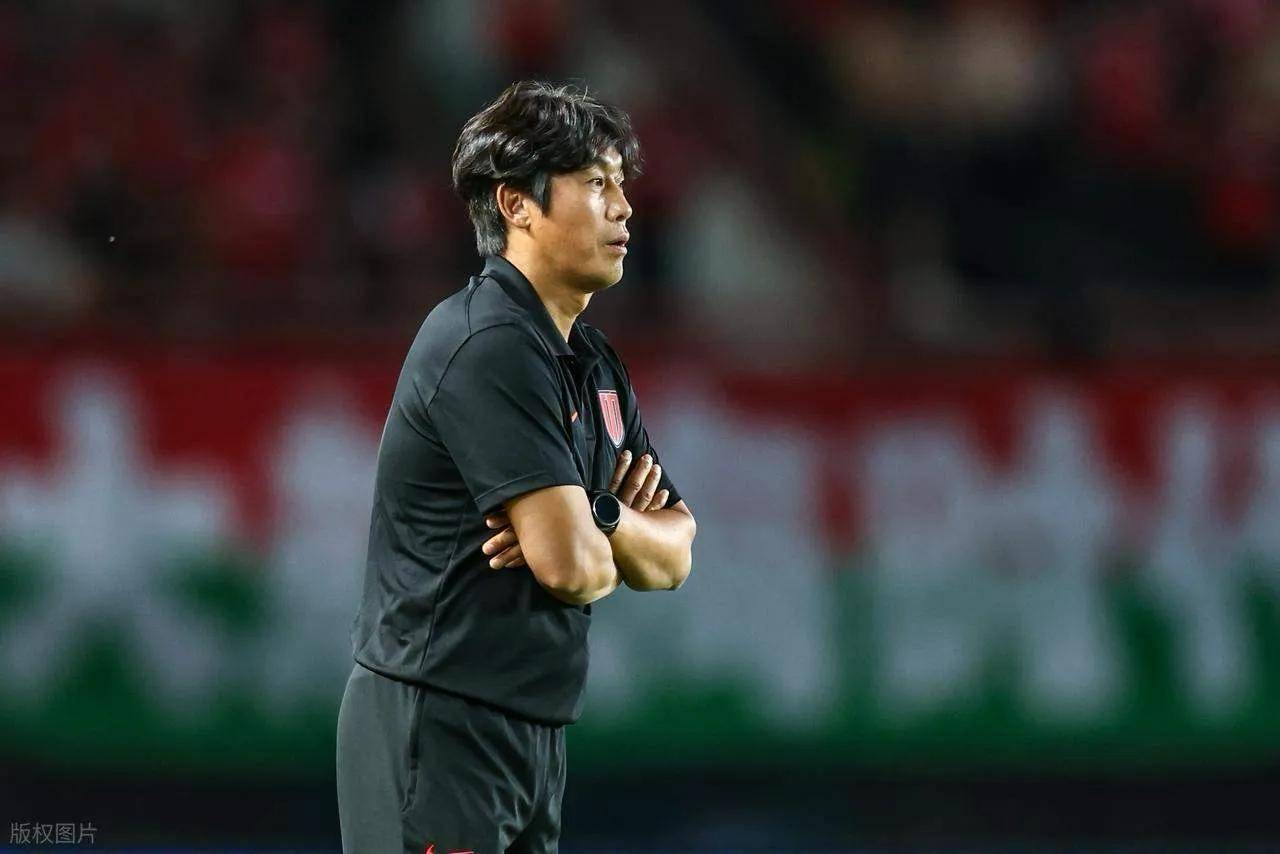 包含转折点北京国安伤情更新，国王杯赛后攻防权衡，悬念犹存，临场指挥获称赞的词条