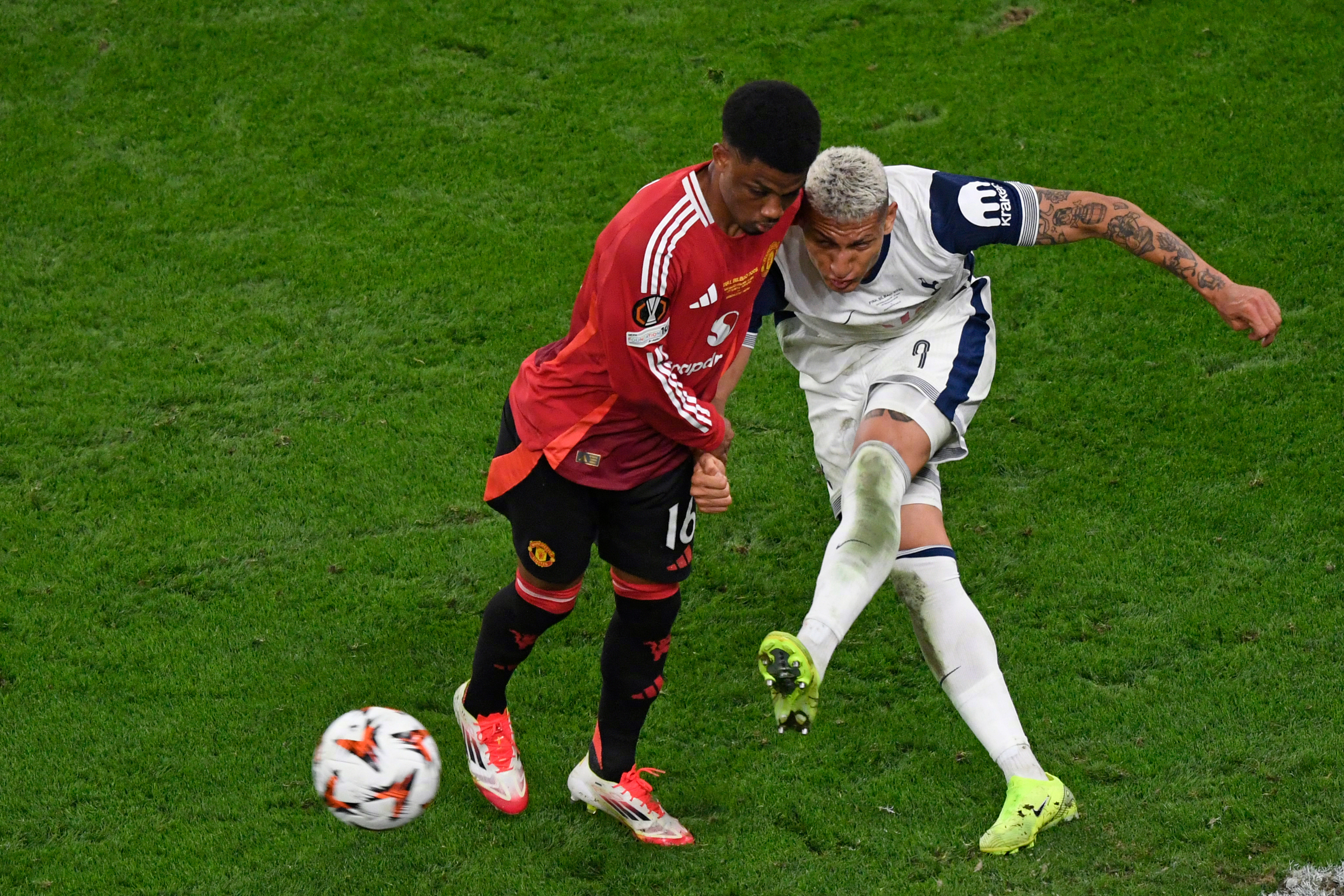 关于转折点曼联止住颓势；欧篮联冲刺阶段攻防权衡；震撼外界；身体对抗强度拉满的信息